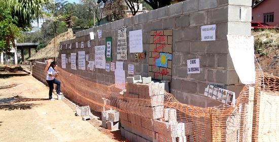 Moradores do bairro Vila Amélia não aceita construção do muro feito pela Vale