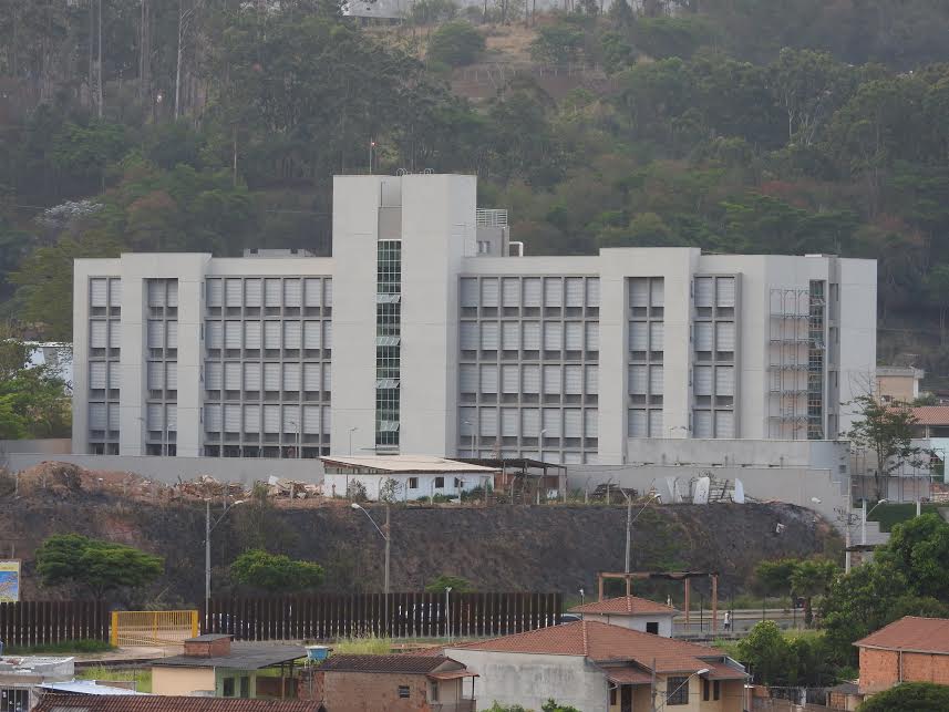 Duas ocorrências de motoristas fazendo propaganda com carro de som em frente ao fórum
