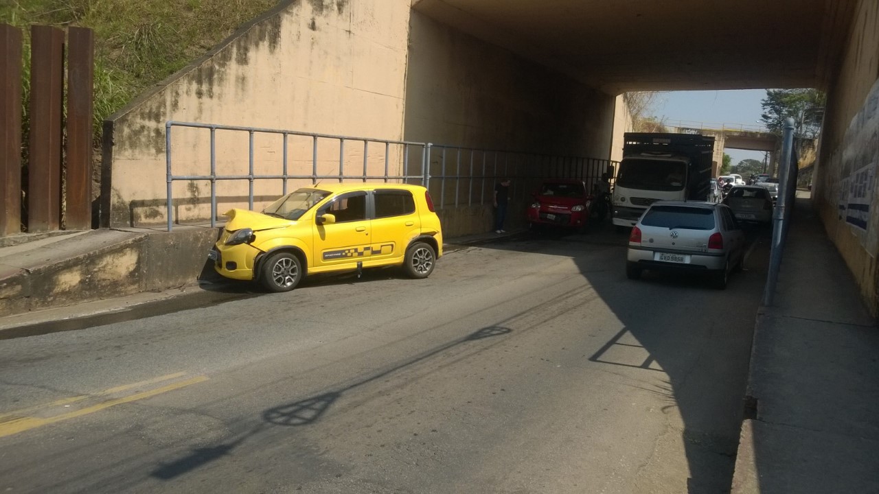 Um acidente grave neste momento no túnel próximo a Mauro Ribeiro