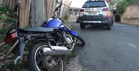 Através de denúncia anônima Polícia recupera moto
