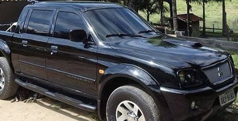 Camionete tomada de assalto é recuperada pela Polícia