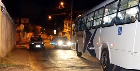 Ônibus coletivo é assaltado no bairro Pedreira
