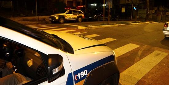 Bandido tenta assaltar dois estabelecimento comercias com réplica de arma