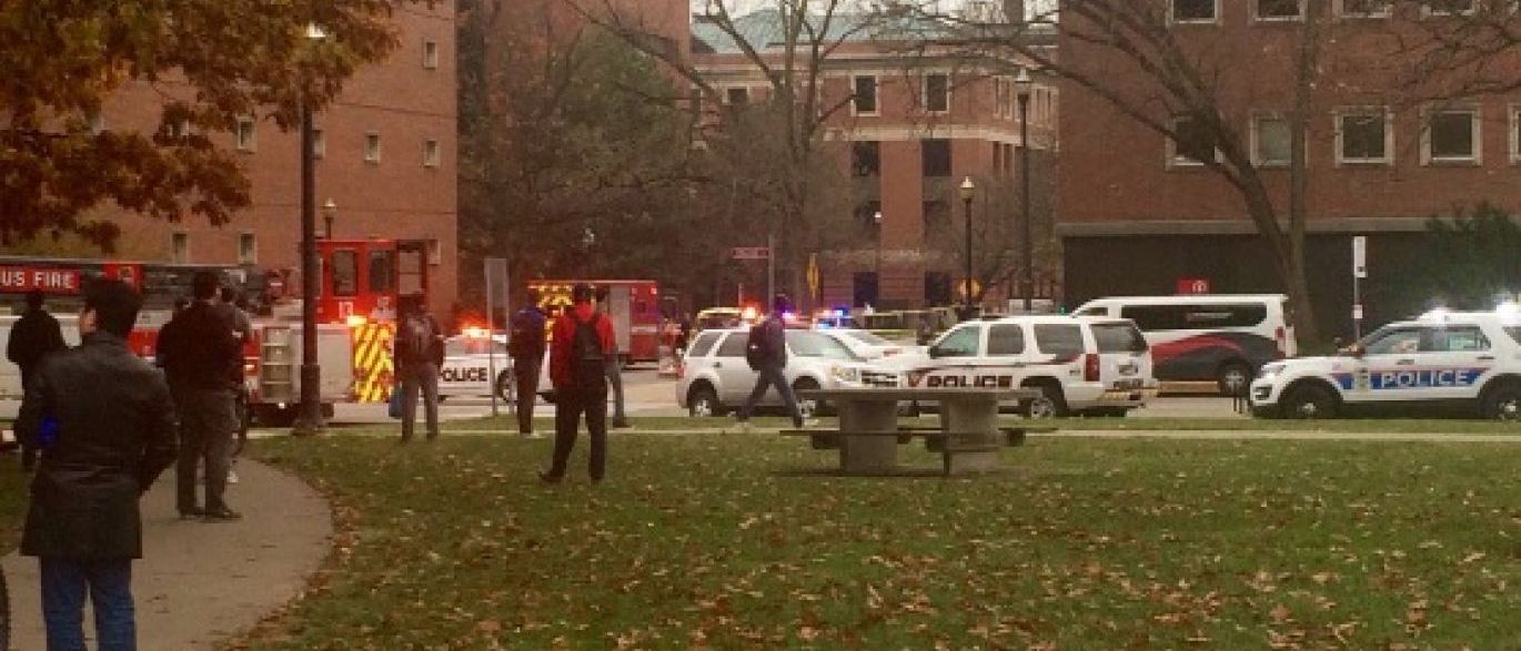 Notícia Urgente: Atirador está nesse momento dentro de universidade nos EUA